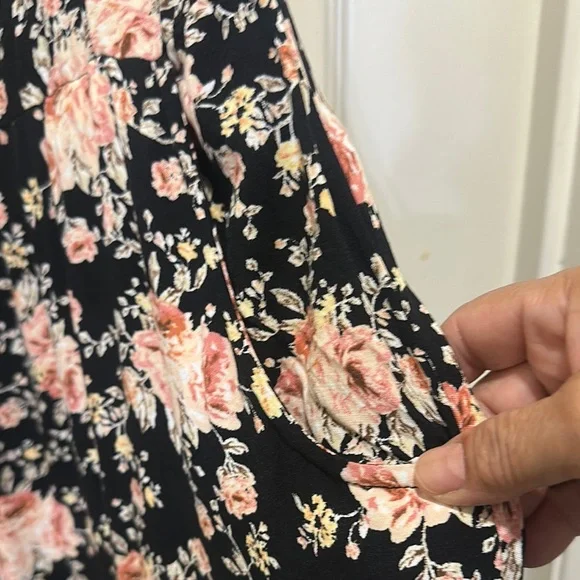 Black and Pink Sleeveless Spaghetti Strap Midi Sundress - Picture 5 of 10